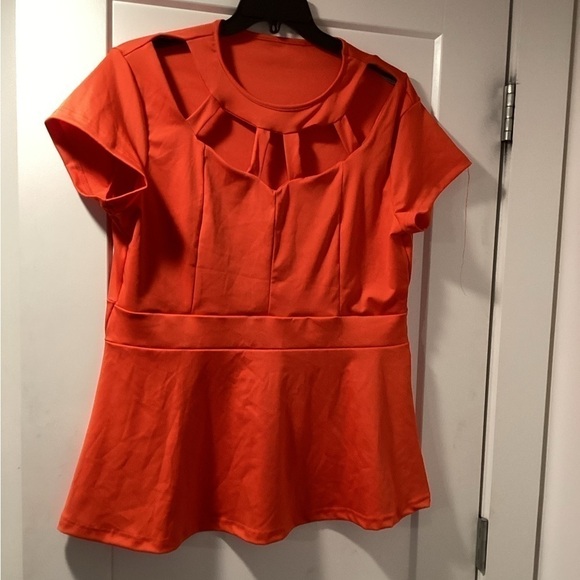 NWOT Peplum Cutout Size XXL Top - Picture 1 of 4